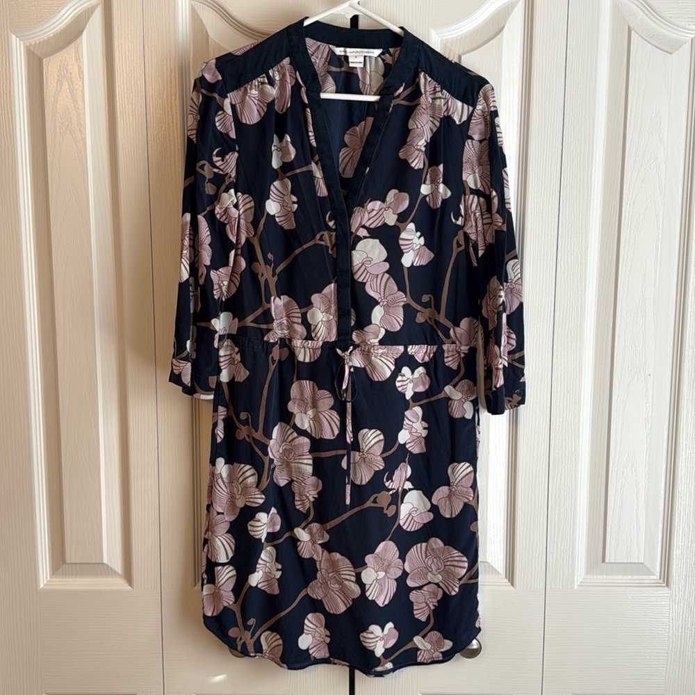 Diane von Furstenberg Freya ORCHID Knee Length Dress Silk Sz 8 Navy Pink Floral